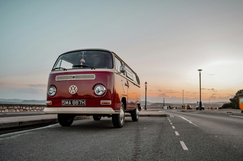 Volkswagen T1 combi sur la route